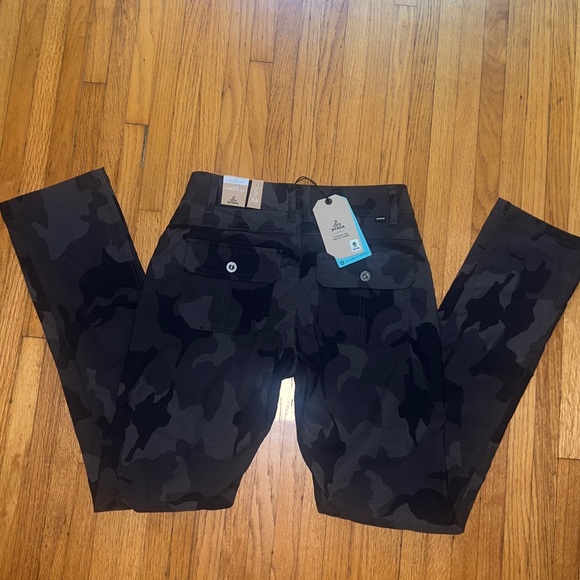 NWT PRANA HALLE STRAIGHT PANT II
CHARCOAL CAMO - Picture 10 of 11